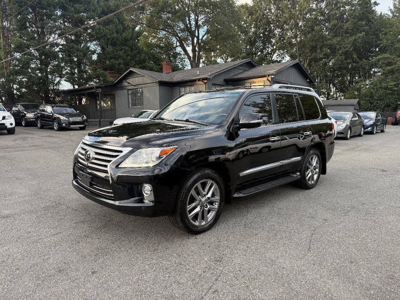 Used 2014 Lexus LX 570 4WD image 2
