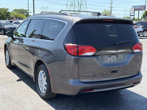 Used 2021 Chrysler Voyager Lxi FWD image 3