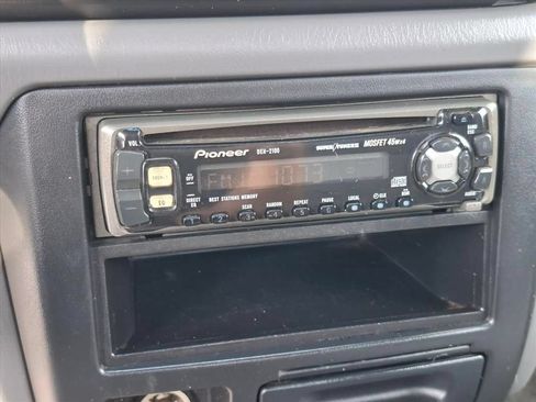 Used 2000 Nissan Frontier XE RWD image 19