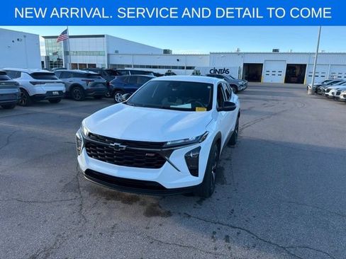 Certified 2024 Chevrolet Trax RS w/ Driver Confidence Package FWD image 2