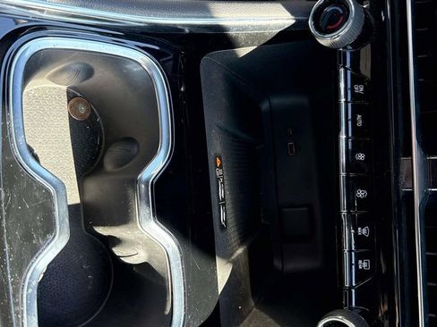 Certified 2025 Chevrolet Traverse LT image 25