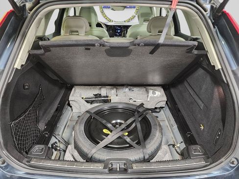 Used 2018 Volvo XC60 T6 Momentum w/ Convenience Package AWD/4WD image 40
