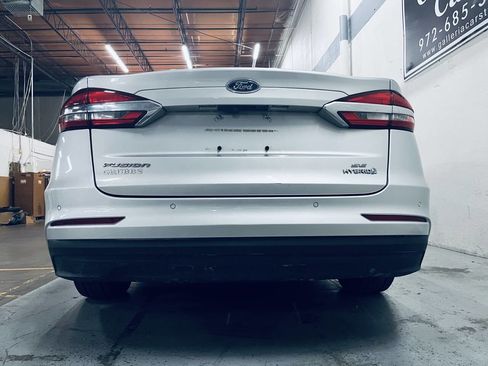 Used 2019 Ford Fusion SE FWD image 12