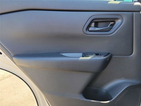 Used 2024 Nissan Rogue S AWD/4WD image 13