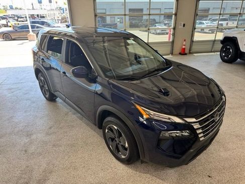 Used 2025 Nissan Rogue SV FWD image 12