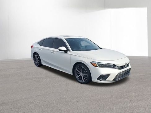 Used 2023 Honda Civic Touring image 2