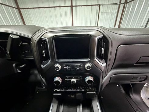 Used 2022 GMC Sierra 2500 AT4 w/ AT4 Premium Plus Package image 18