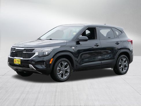 Certified 2024 Kia Seltos LX image 3