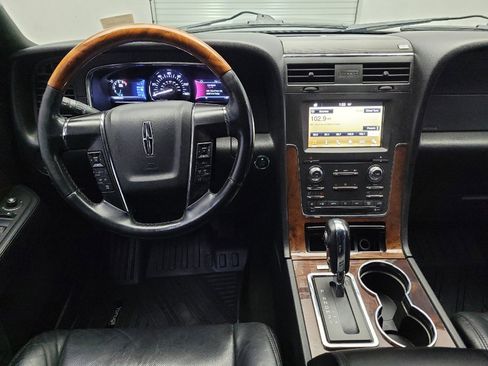 Used 2016 Lincoln Navigator Select image 22