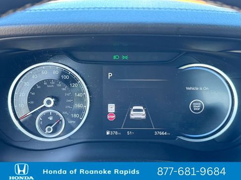 Used 2024 Genesis G70 2.5T image 7