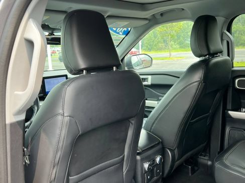 Certified 2021 Ford Explorer XLT w/ Equipment Group 202A AWD/4WD image 33