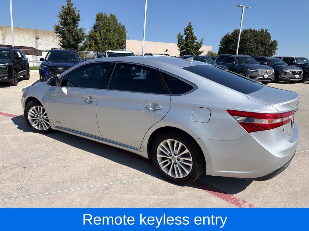 Used 2013 Toyota Avalon Limited w/ Technology Pkg FWD image 4