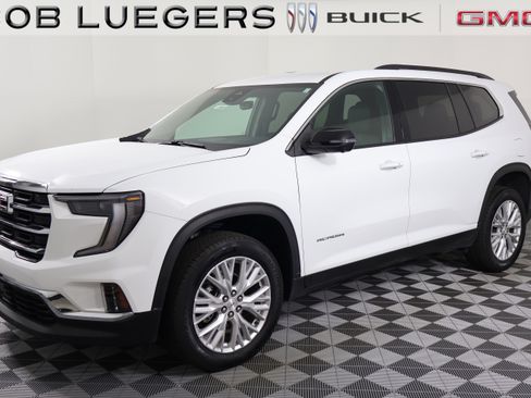 Certified 2026 GMC Acadia Elevation w/ Elevation Premium Package AWD/4WD image 3
