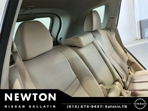 Used 2016 Nissan Rogue SL w/ SL Premium Package FWD image 19