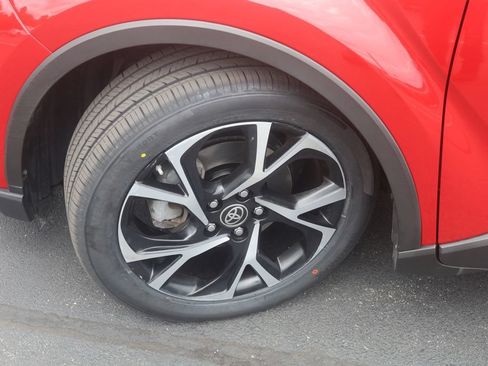 Certified 2021 Toyota C-HR XLE FWD image 34