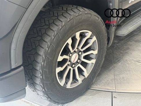 Used 2022 GMC Sierra 1500 AT4 w/ AT4 Premium Package AWD/4WD image 4