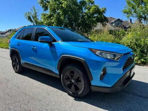 Used 2019 Toyota RAV4 XLE w/ Convenience Package AWD/4WD image 4