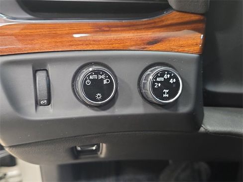 Used 2015 Cadillac Escalade Premium image 26