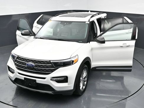 Used 2023 Ford Explorer XLT w/ Equipment Group 202A AWD/4WD image 38