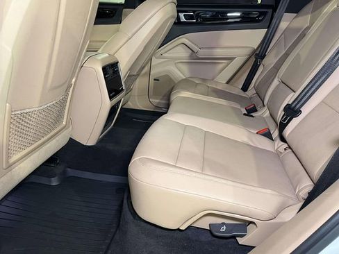 Certified 2023 Porsche Cayenne image 18