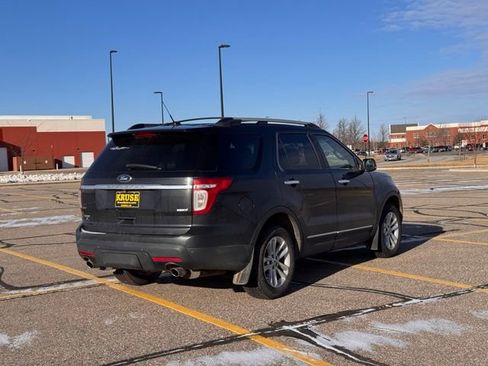 Used 2014 Ford Explorer XLT w/ Equipment Group 202A image 3