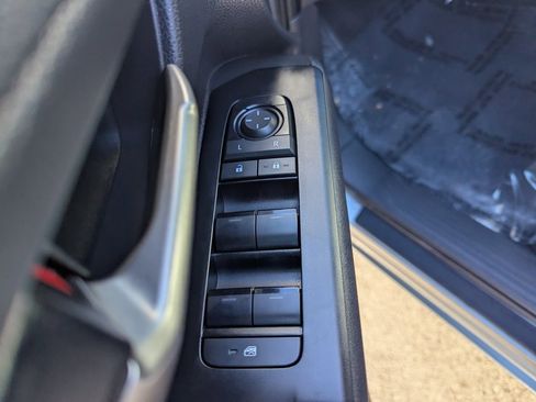 Used 2025 Toyota Tacoma TRD Off-Road image 13