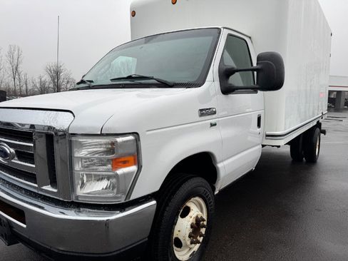 Used 2018 Ford E-450 and Econoline 450 Super Duty w/ Exterior Upgrade Package image 9