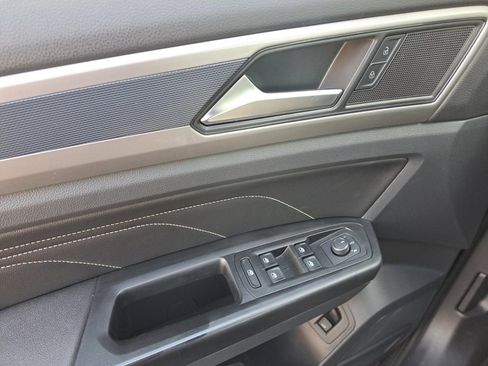 Used 2020 Volkswagen Atlas Cross Sport SEL R-Line AWD/4WD image 36