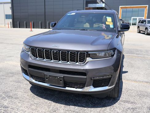Used 2023 Jeep Grand Cherokee L Limited w/ Luxury Tech Group II AWD/4WD image 3