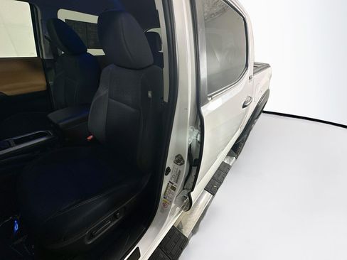 Used 2020 Toyota Tacoma SR5 RWD image 12