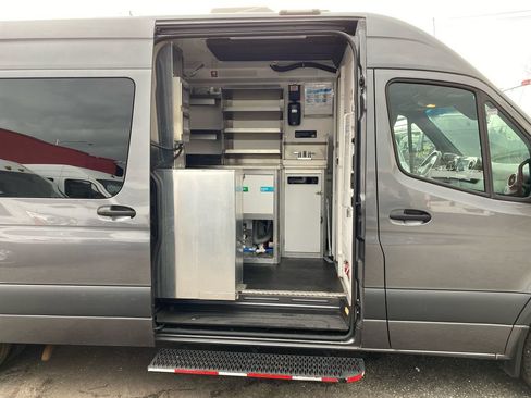 Used 2022 Mercedes-Benz Sprinter 4500 image 17
