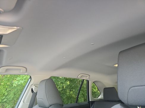 Used 2025 Toyota RAV4 XLE FWD image 30
