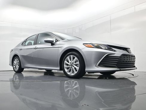 Used 2024 Toyota Camry LE AWD/4WD image 44