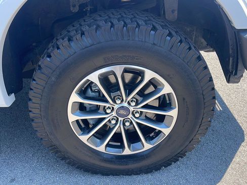 Used 2018 Ford F150 XLT w/ Equipment Group 302A Luxury AWD/4WD image 9