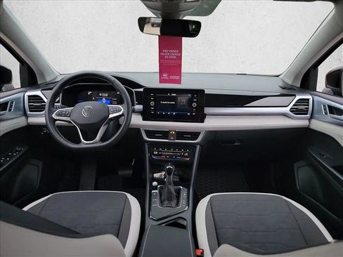 Used 2025 Volkswagen Taos SE w/ Panoramic Sunroof Package image 19