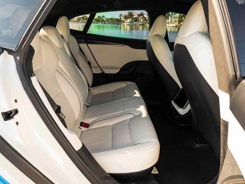Used 2022 Tesla Model S Plaid image 27