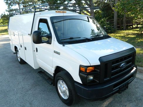 Used 2016 Ford E-350 and Econoline 350 Super Duty w/ Ambulance Prep Package RWD image 3