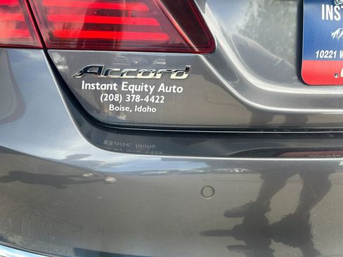 Used 2017 Honda Accord Touring image 9