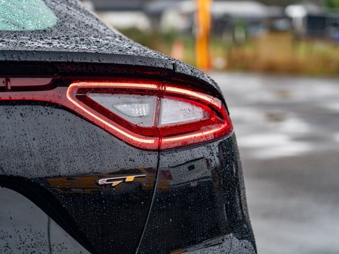 Used 2021 Kia Stinger GT2 image 9