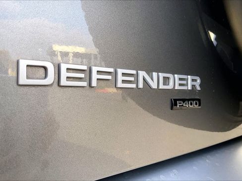 Used 2023 Land Rover Defender 110 SE image 11