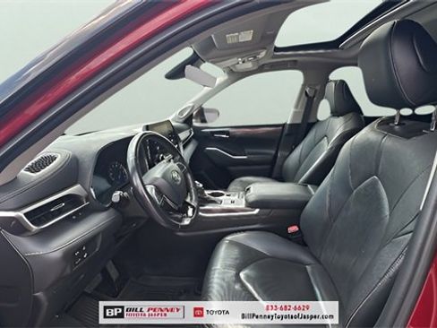 Used 2021 Toyota Highlander Limited image 11