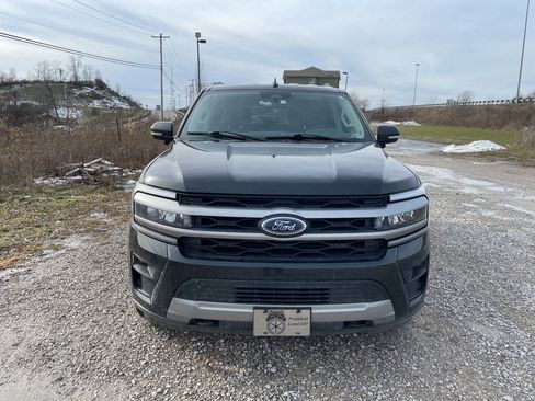 Used 2022 Ford Expedition XLT image 2