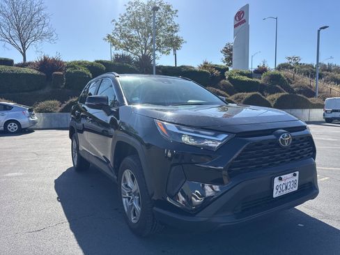 Used 2025 Toyota RAV4 XLE FWD image 1