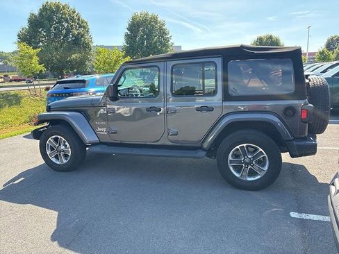 Used 2018 Jeep Wrangler Unlimited Sahara AWD/4WD image 14