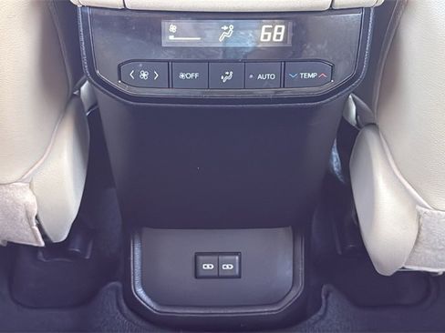 Certified 2023 Toyota Highlander XLE image 26