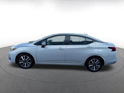 Used 2025 Nissan Versa SV image 9