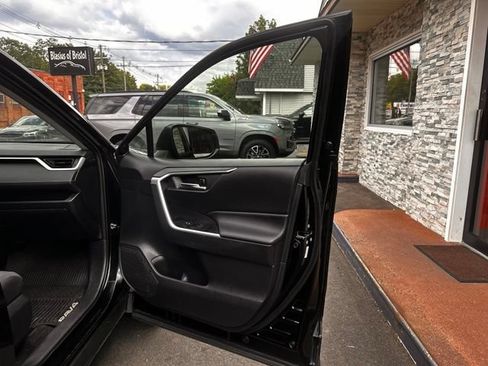 Used 2020 Toyota RAV4 XLE w/ All Weather Liner Package AWD/4WD image 13