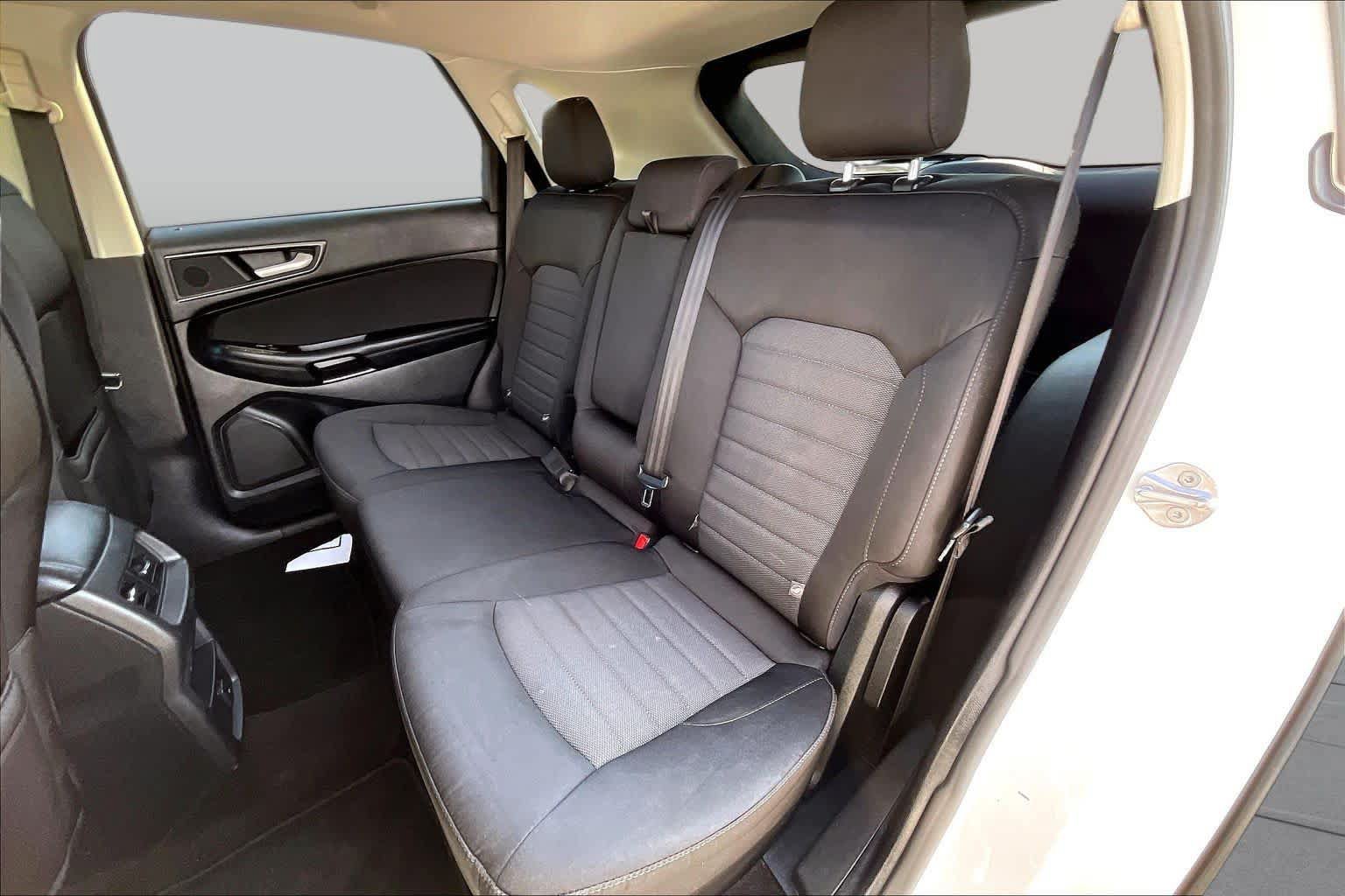 Used 2016 Ford Edge SE FWD image 19