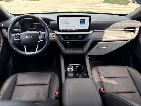 Used 2025 Ford Explorer Platinum image 6
