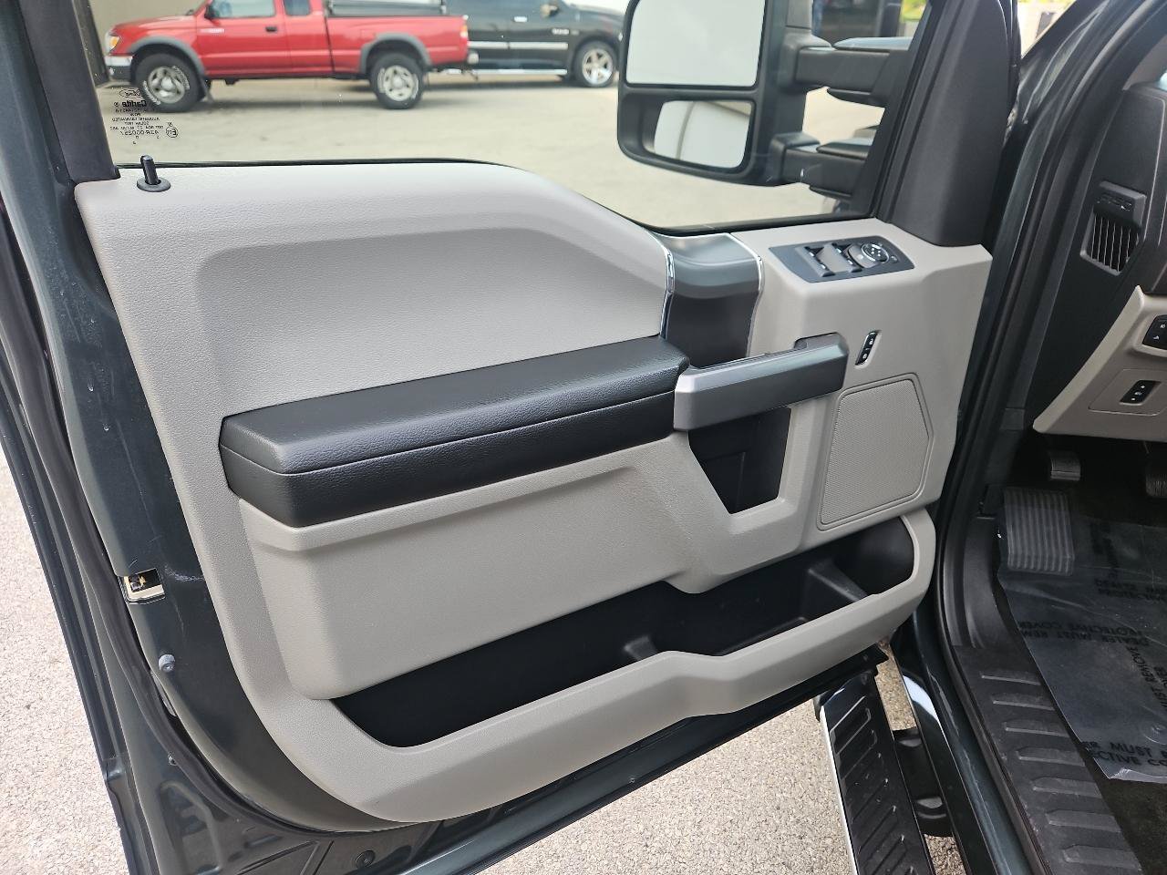 Used 2015 Ford F150 XLT w/ Equipment Group 302A Luxury AWD/4WD image 8